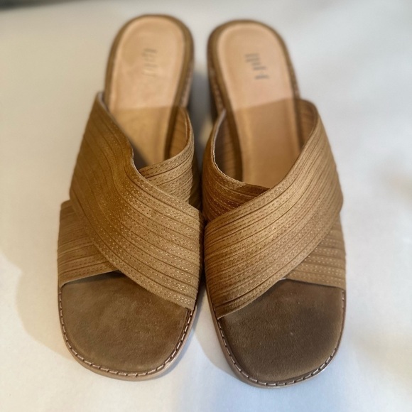 J. Jill Shoes - J Jill Kyle Stack Heel Mules Block
Heel Open Toe Sandal Mules
Brown Sued…